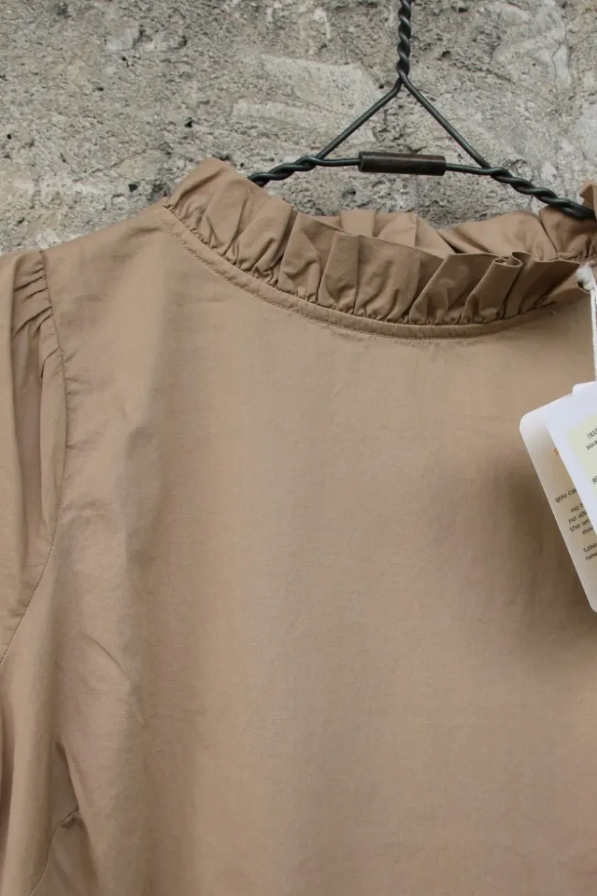by basics Bluse 13005 in desert/caramel mit Puffärmeln - Baumwolle & Elasthan