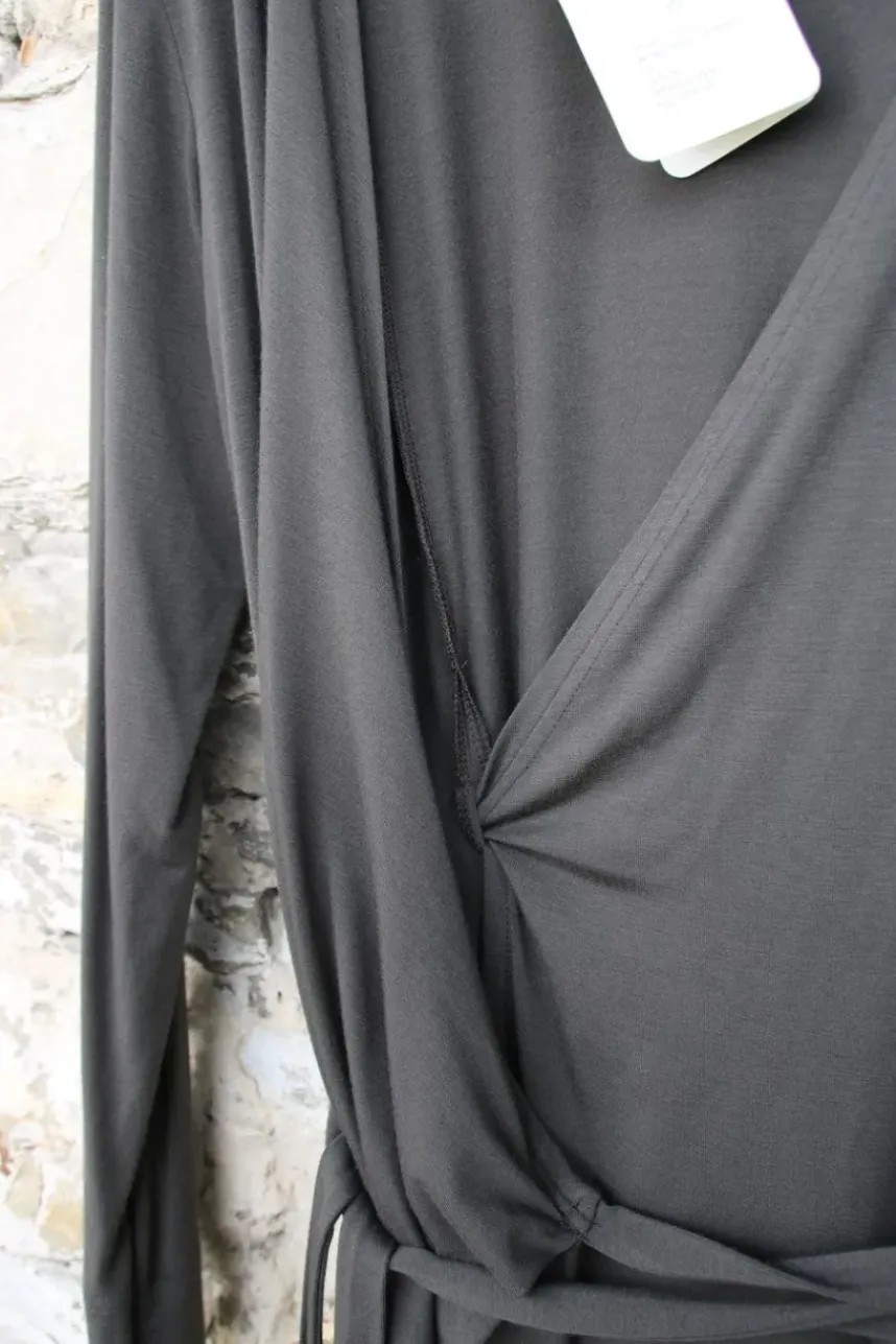 by basics Wickelkleid 7612 in dunklem khaki - Bambus & Elasthan