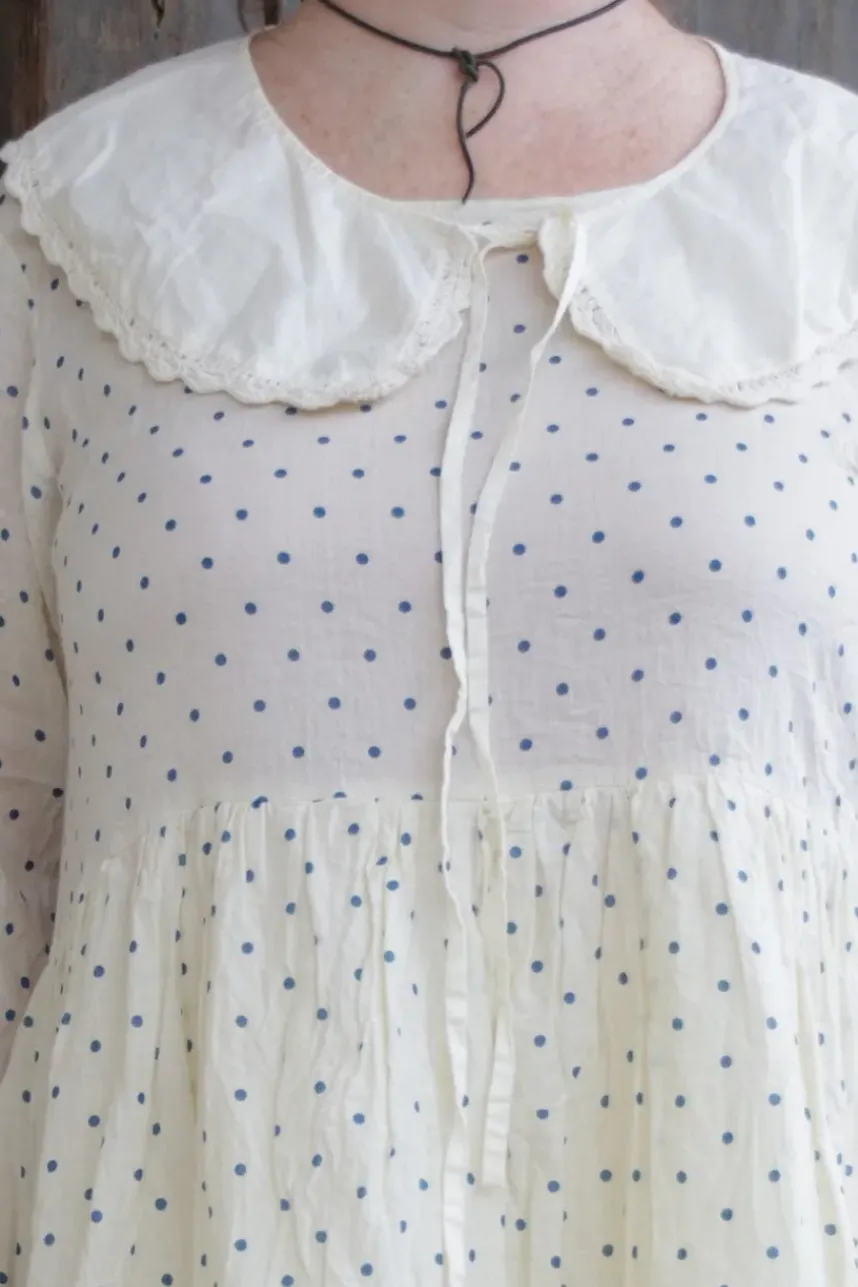 Ewa i Walla Kleid 55834 GERTRUD in cremeweiss mit blauen Punkten (blue) - luftiger Voile