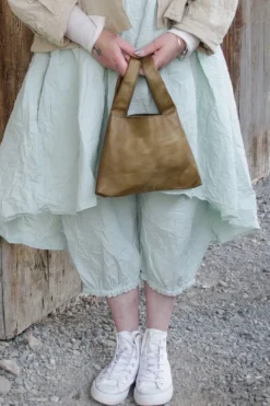 FRA.SA Minibag RIO in olivegrün im dezenten Vintagelook - butterweiches, recyceltes Leder