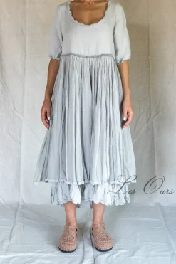 Les Ours Kleid DOUCHKA im pastelligen hellblau - softe Baumwolle & Leinen
