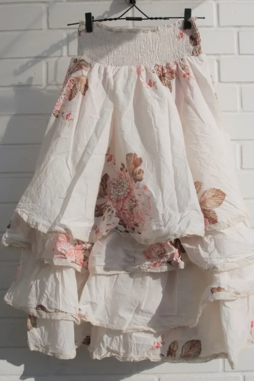 Les Ours Rock MADELEINE in weiss mit Flowerprint mit edlen Spitzenborten - softe Baumwolle
