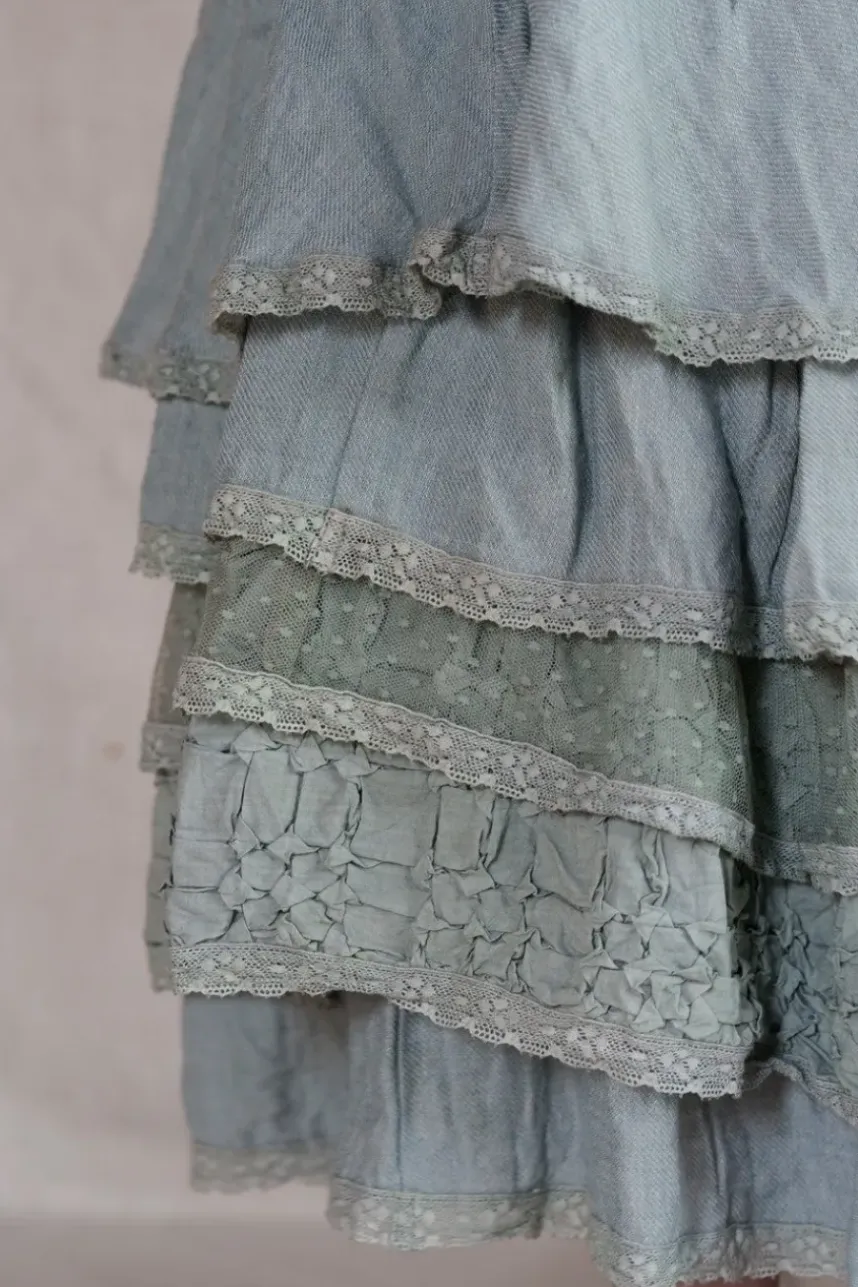 Les Ours Rock MADOU im pastelligen blau mit edlen Spitzen - Organza aus reiner Baumwolle