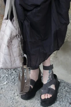 Lofina Plateau-Sandale mit Wickelschnalle in schwarz 2023 - softes Leder