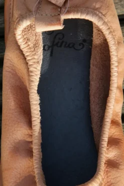 Lofina süßer Ballerina 2340 in camelbraun mit Rundumgummi - recyceltes Leder