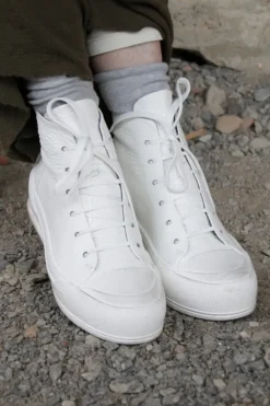 Lofina Sneakers 3560 in bianco ottico im Used Look - geprägtes Leder